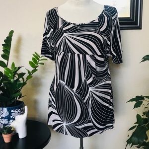 Mossimo Flowy Top Abstract print Sz Lg